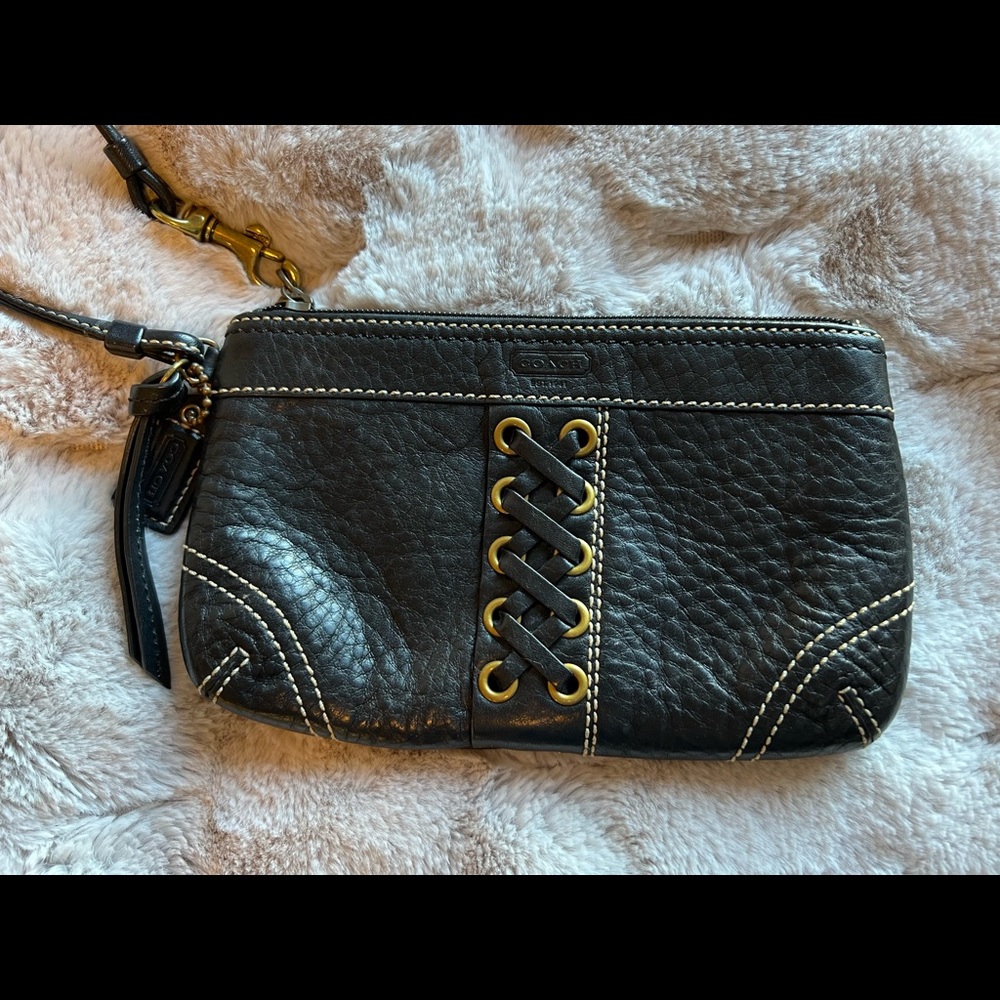 ⭐️COACH Wristlet⭐️